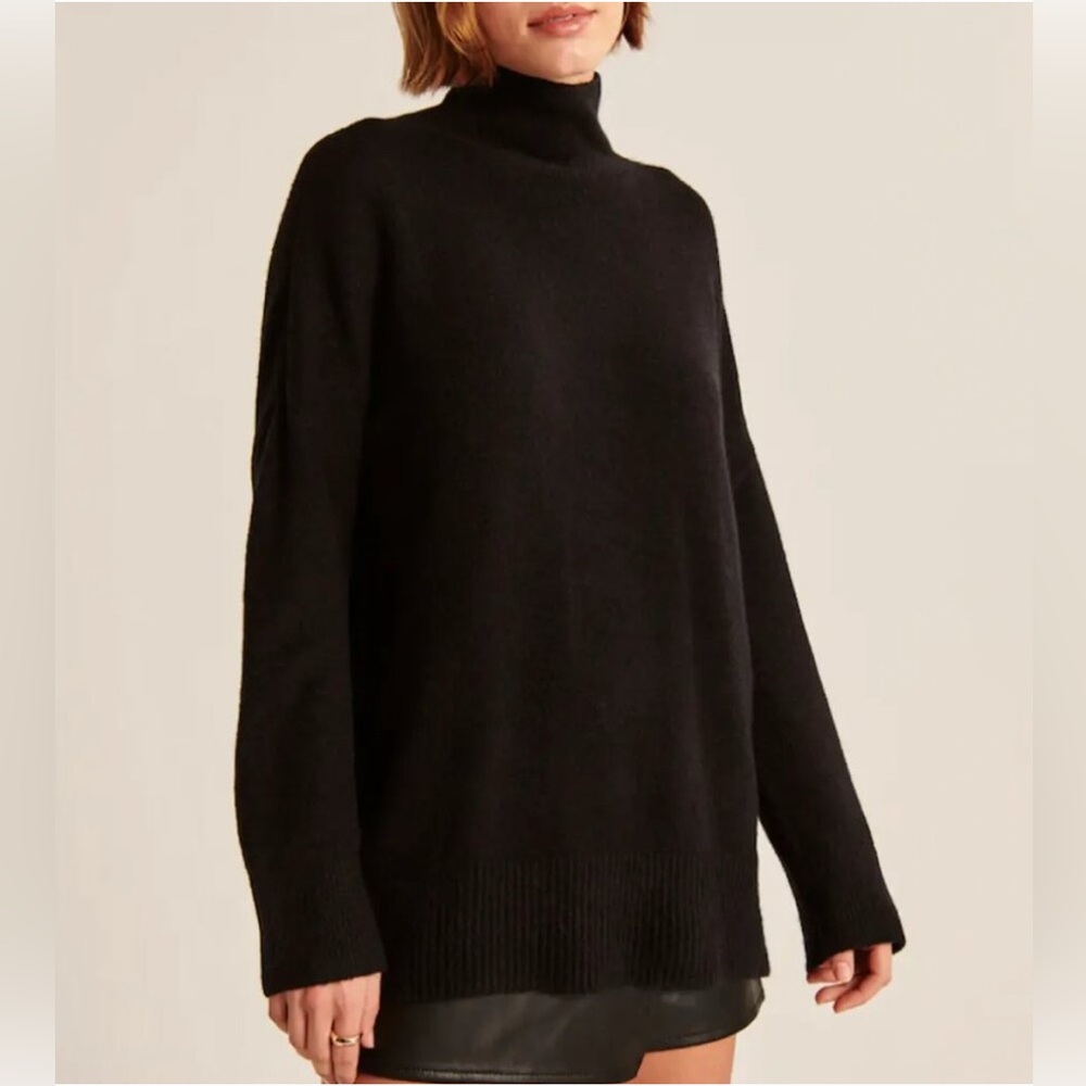 Abercrombie & Fitch Sweater